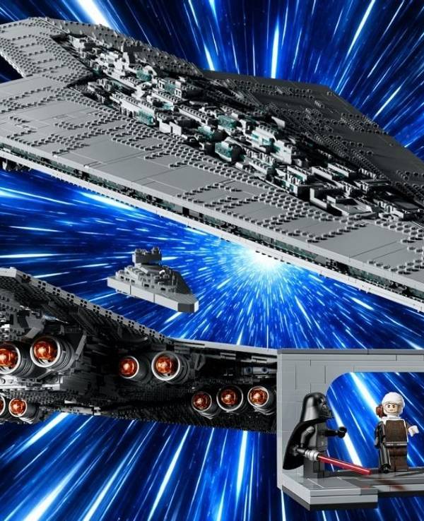 Lego Star Wars Supersternzerstörer Executor (75457) vor blauem Hyperraum-Hintergrund, daneben ein kleiner Sternzerstörer und eine Brückenszene mit Darth Vader und Kopfgeldjägern als Minifiguren.