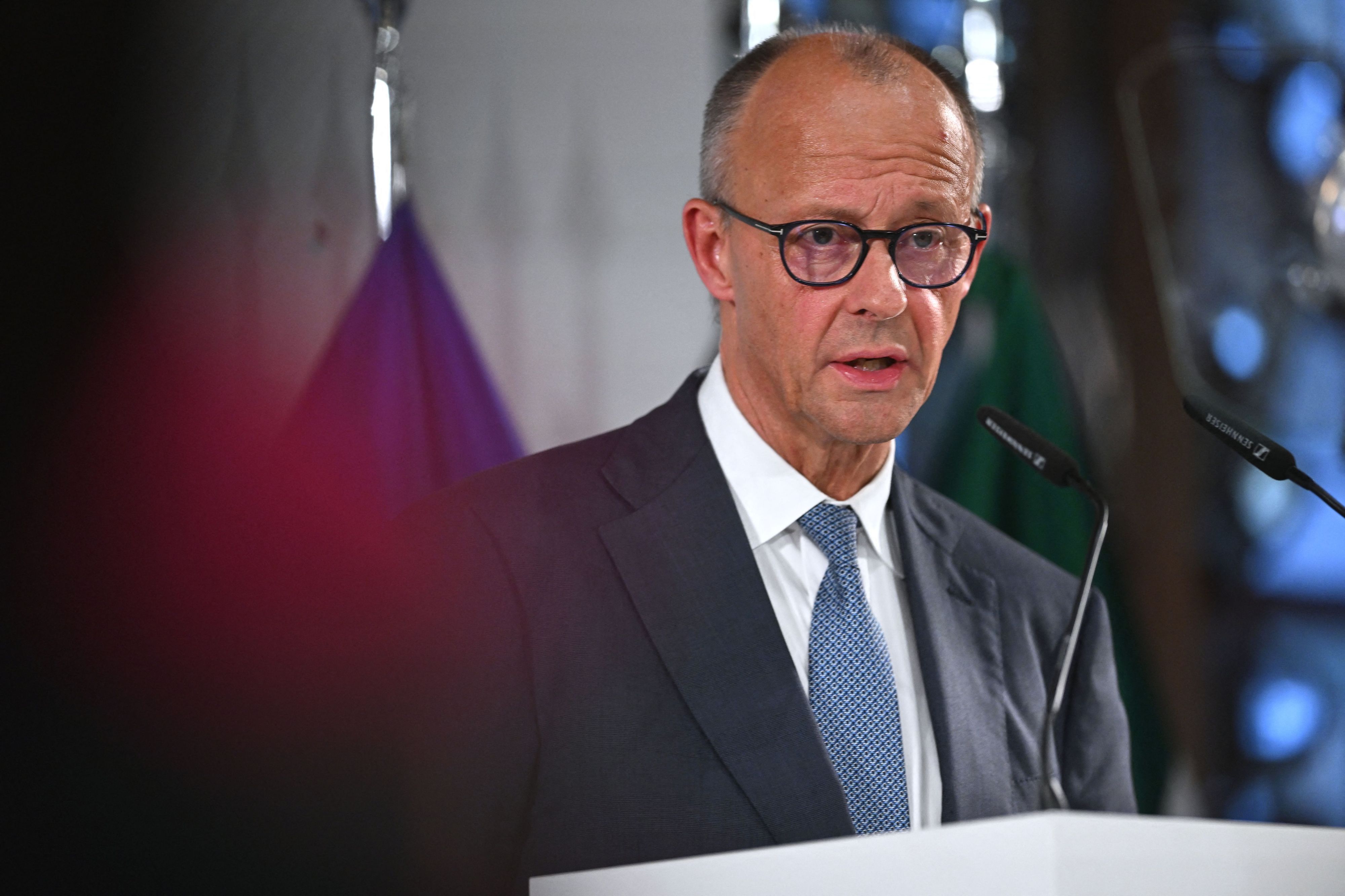 Der deutsche Bundeskanzler Friedrich Merz hält am 1. Oktober 2026 im historischen Rathaus von Münster in Westdeutschland eine Rede anlässlich der Verleihung des Westfälischen Friedenspreises 2026 an die NATO.