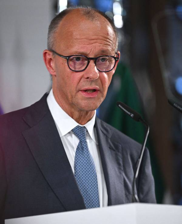 Der deutsche Bundeskanzler Friedrich Merz hält am 1. Oktober 2026 im historischen Rathaus von Münster in Westdeutschland eine Rede anlässlich der Verleihung des Westfälischen Friedenspreises 2026 an die NATO.