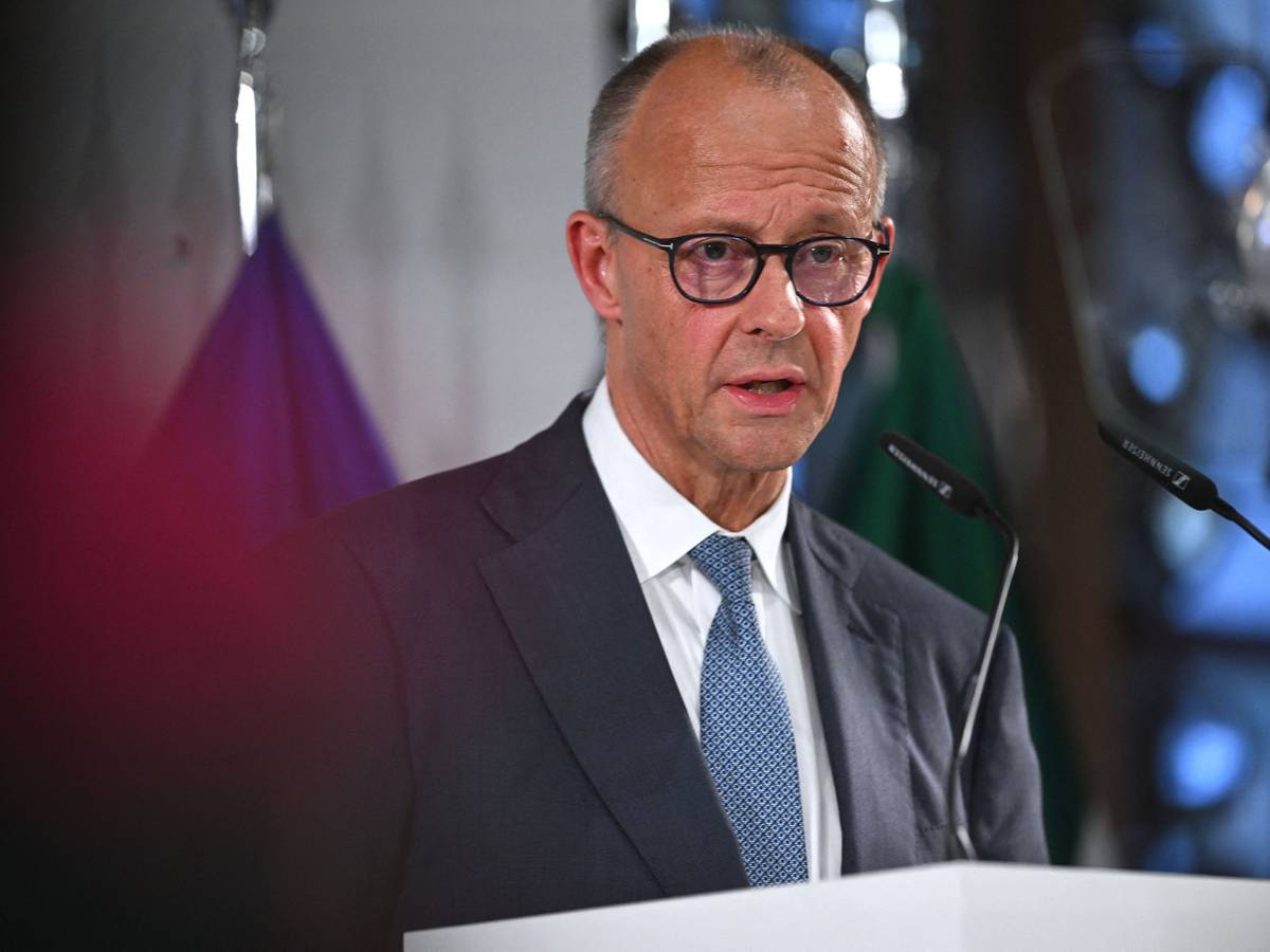 Der deutsche Bundeskanzler Friedrich Merz hält am 1. Oktober 2026 im historischen Rathaus von Münster in Westdeutschland eine Rede anlässlich der Verleihung des Westfälischen Friedenspreises 2026 an die NATO.