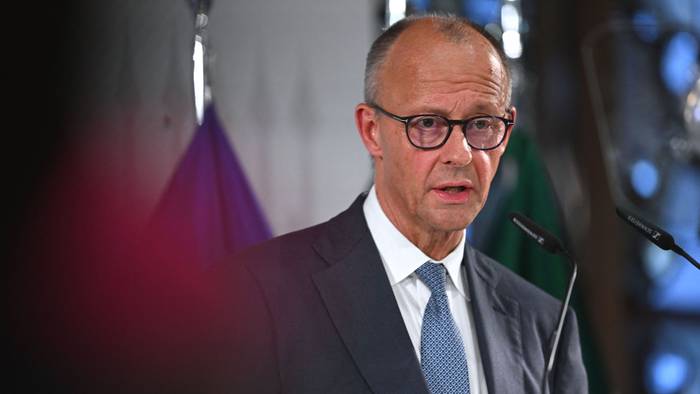 Der deutsche Bundeskanzler Friedrich Merz hält am 1. Oktober 2026 im historischen Rathaus von Münster in Westdeutschland eine Rede anlässlich der Verleihung des Westfälischen Friedenspreises 2026 an die NATO.