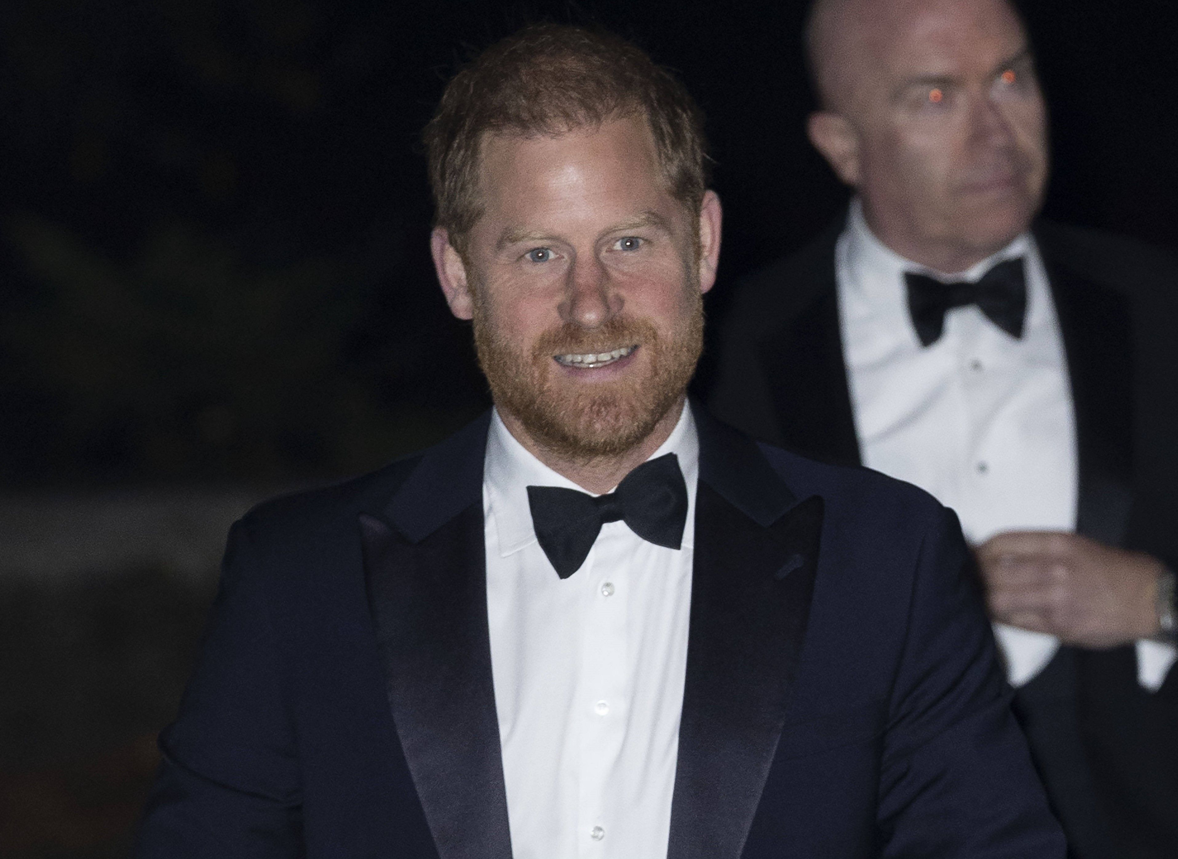 Prinz Harry setzt sich bei einer Spendengala für die Ukraine ein und mahnt mit einem eindringlichen Appell.