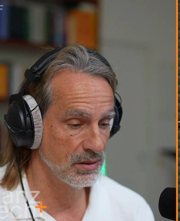 Richard David Precht (links) und Markus Lanz haben in ihrem Podcast „Lanz + Precht“ über KI gesprochen. (Bild: ZDF / Lanz + Precht)