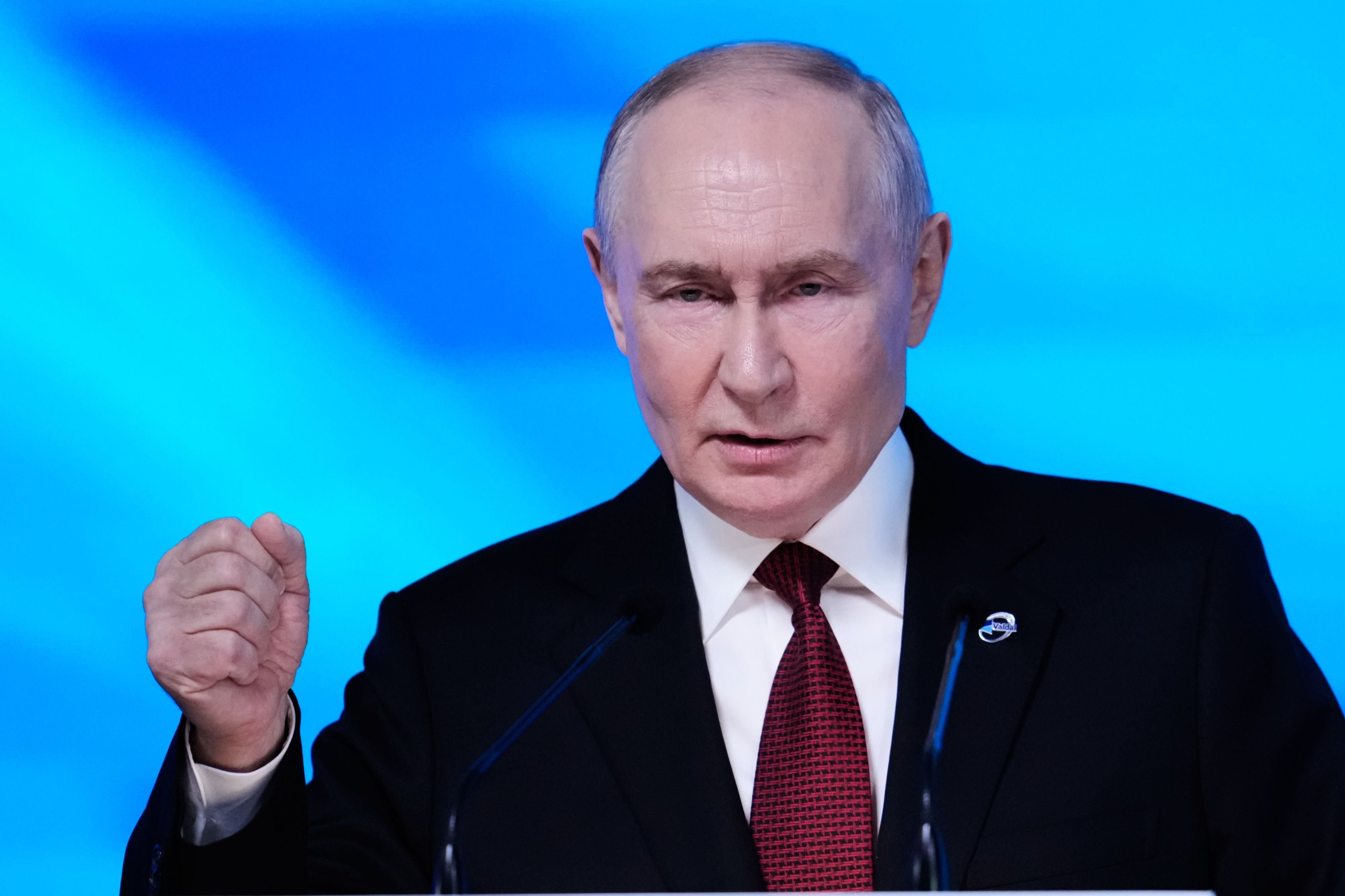 Der russische Präsident Wladimir Putin spricht bei einer Sitzung des Waldai-Diskussionsforums.