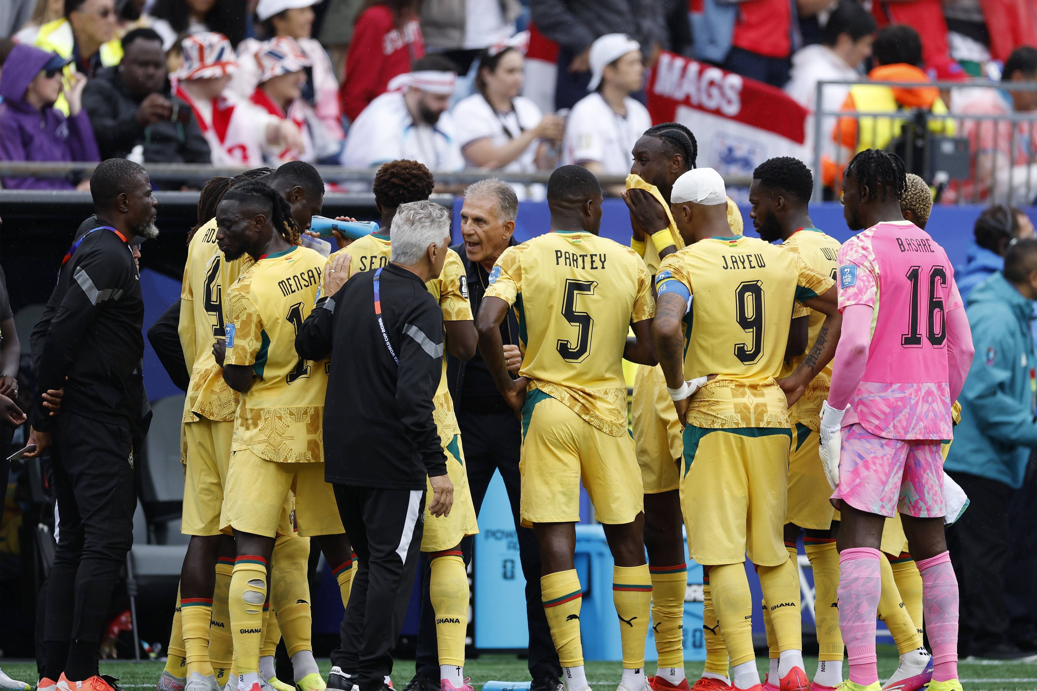 Teambesprechung bei Ghana mit Trainer Carlos Queiroz.