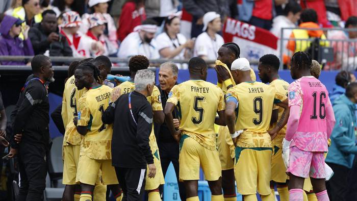 Teambesprechung bei Ghana mit Trainer Carlos Queiroz.