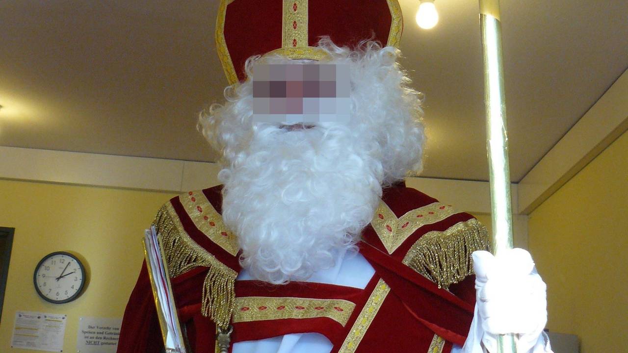 Der Angeklagte im Jahr 2012 in seiner Rolle als Nikolaus für eine Kölner Kirchengemeinde.