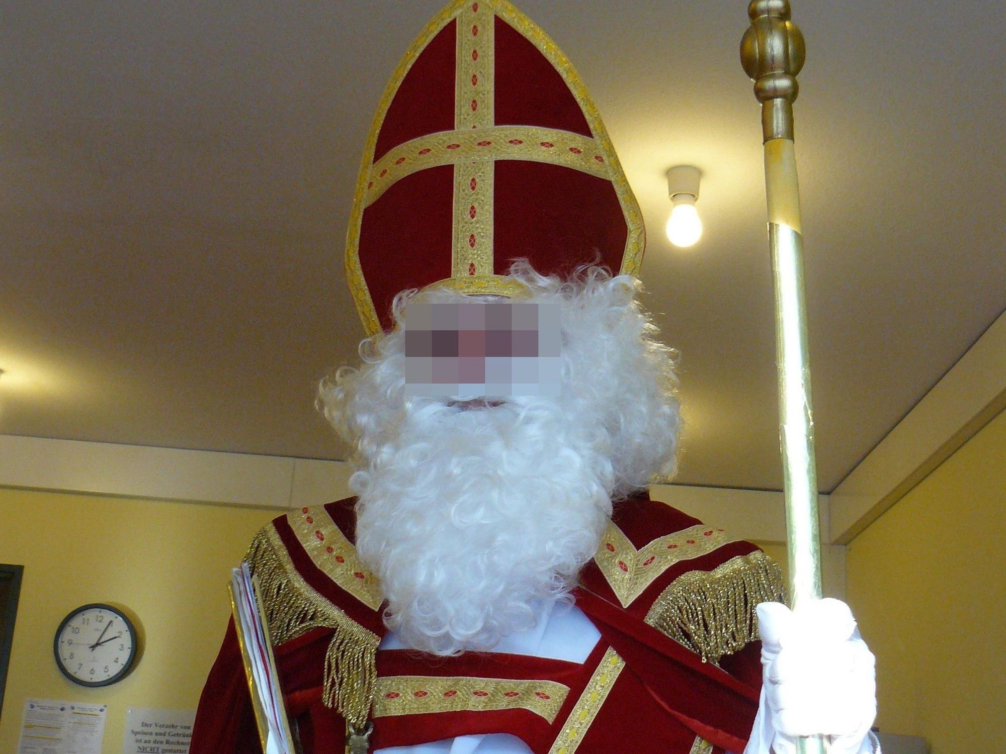 Der Angeklagte im Jahr 2012 in seiner Rolle als Nikolaus für eine Kölner Kirchengemeinde.