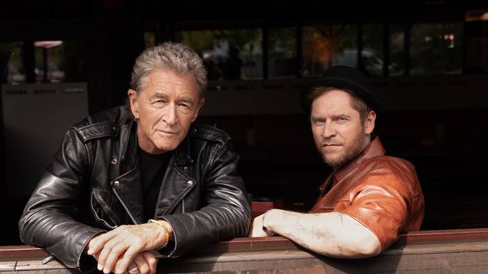 Zwei „Seelenverwandte“: Peter Maffay (links) und sein langjähriger Kumpel Johannes Oerding haben mit „Nashville“ ihr erstes gemeinsames Album aufgenommen. (Bild: Jennifer Többen)
