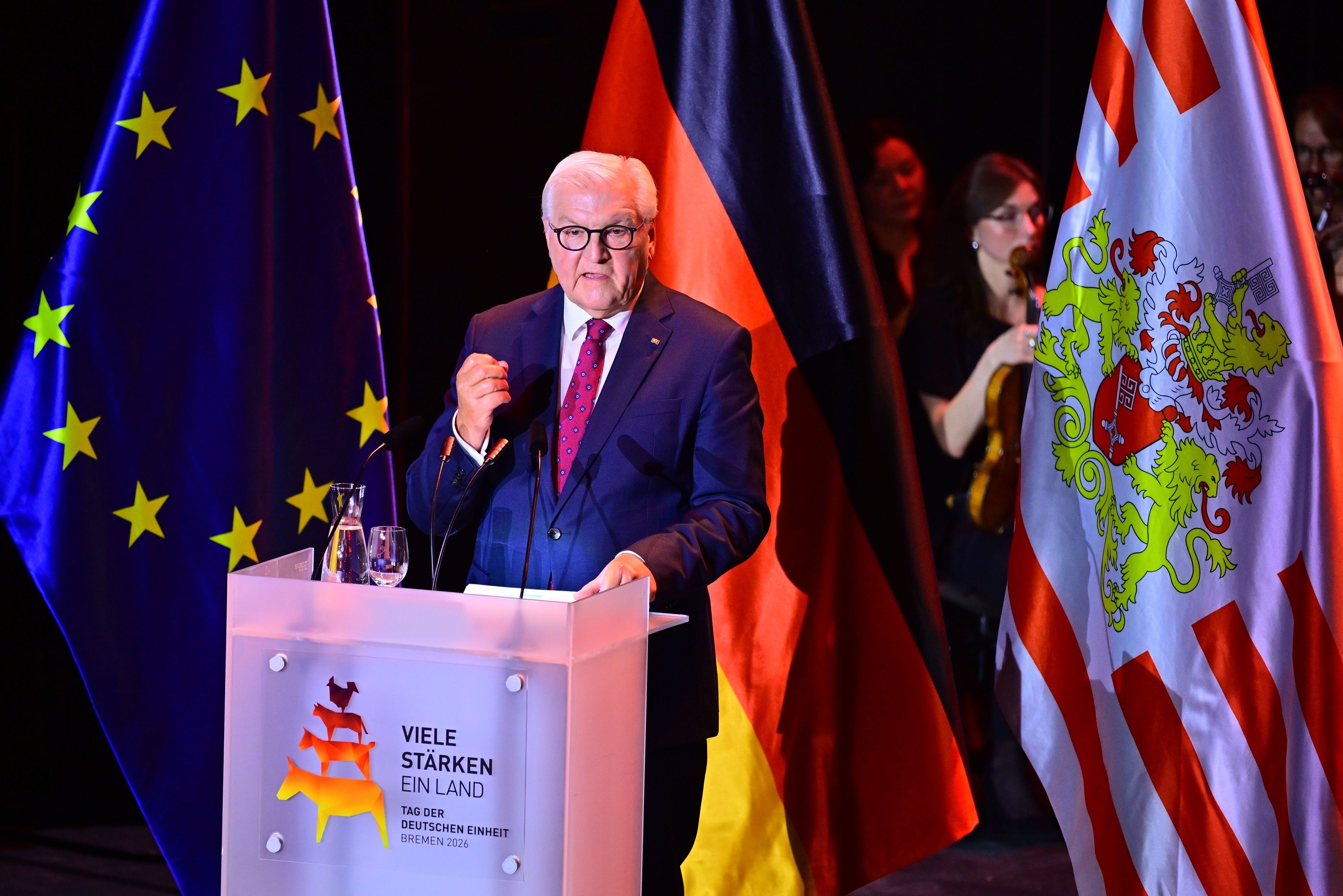 Bundespräsident Frank-Walter Steinmeier spricht beim Festakt zum Tag der Deutschen Einheit im Konzerthaus „Zur Glocke“ in Bremen.
