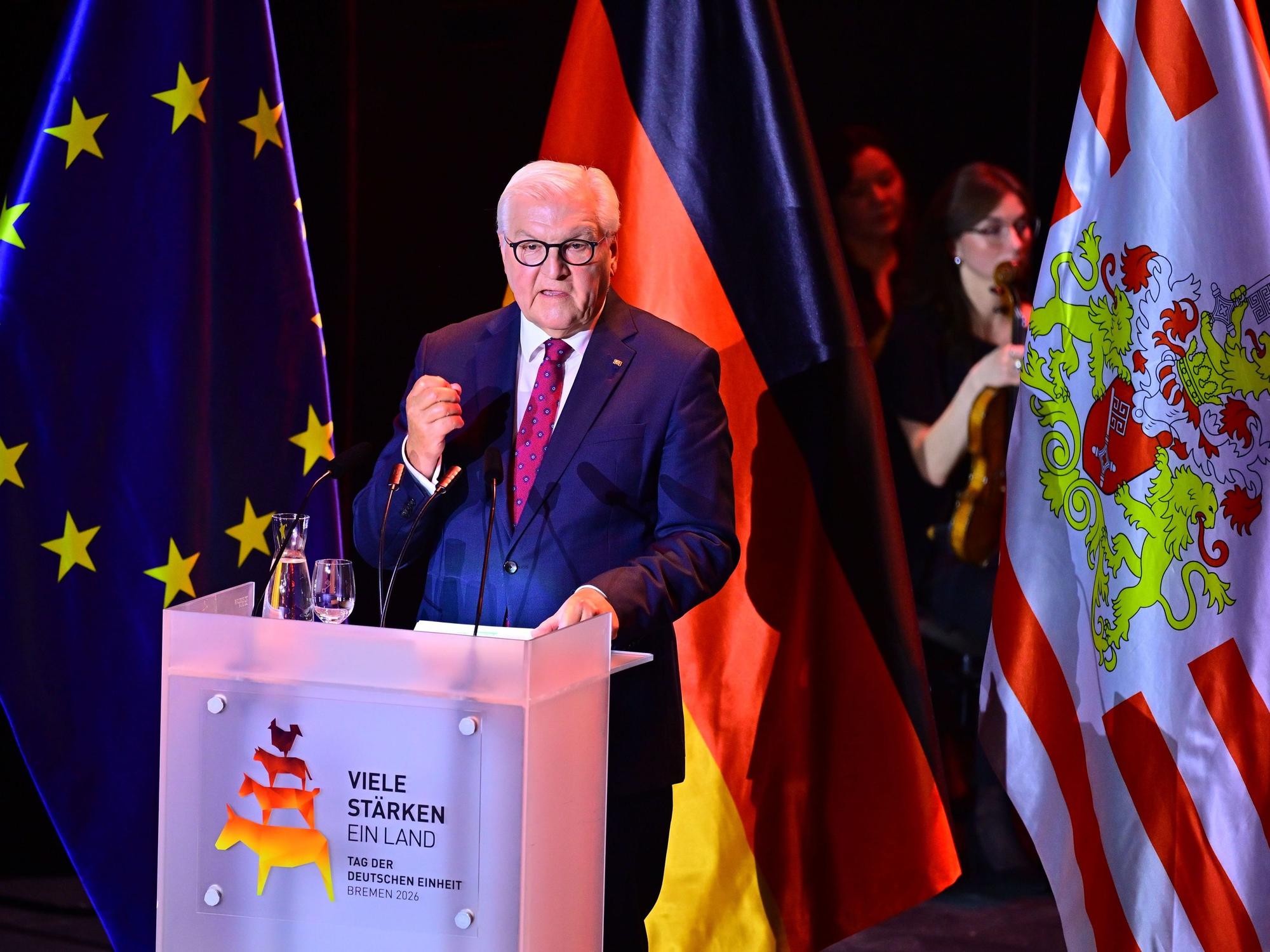 Bundespräsident Frank-Walter Steinmeier spricht beim Festakt zum Tag der Deutschen Einheit im Konzerthaus „Zur Glocke“ in Bremen.