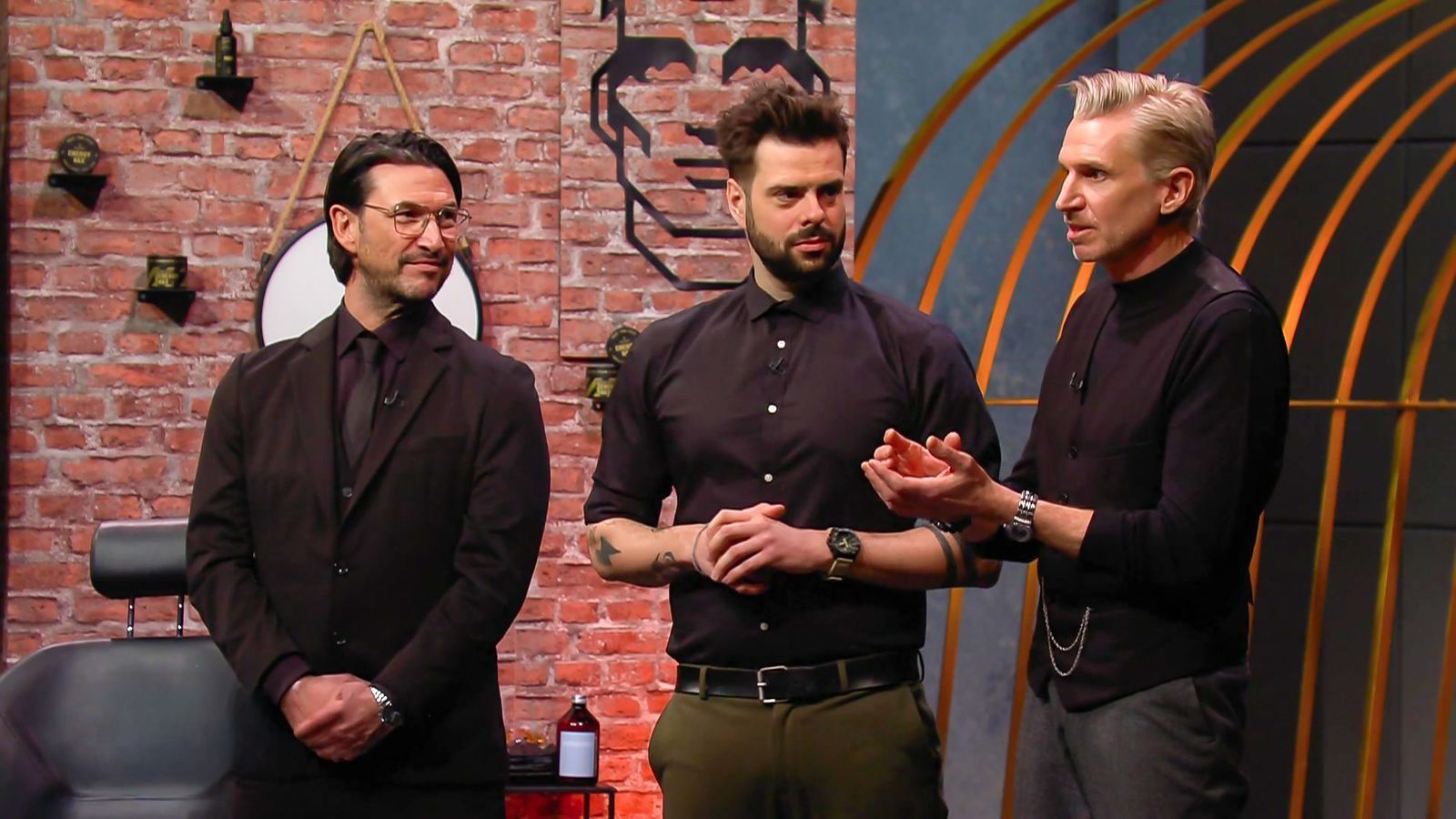 Robert Tarquini (von links), Klaus Laimer und Max Kögl haben ein neuartiges Haarwachs entwickelt. (Bild: RTL )