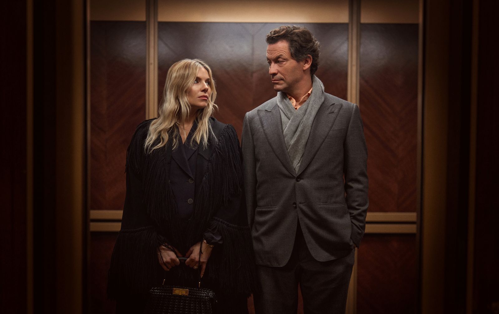 Filmstar Carla Duval (Sienna Miller) und Tech-Unternehmer Morgan Henderson (Dominic West) haben sich nichts mehr zu sagen. (Bild: Sky/ HBO/ New Pictures)