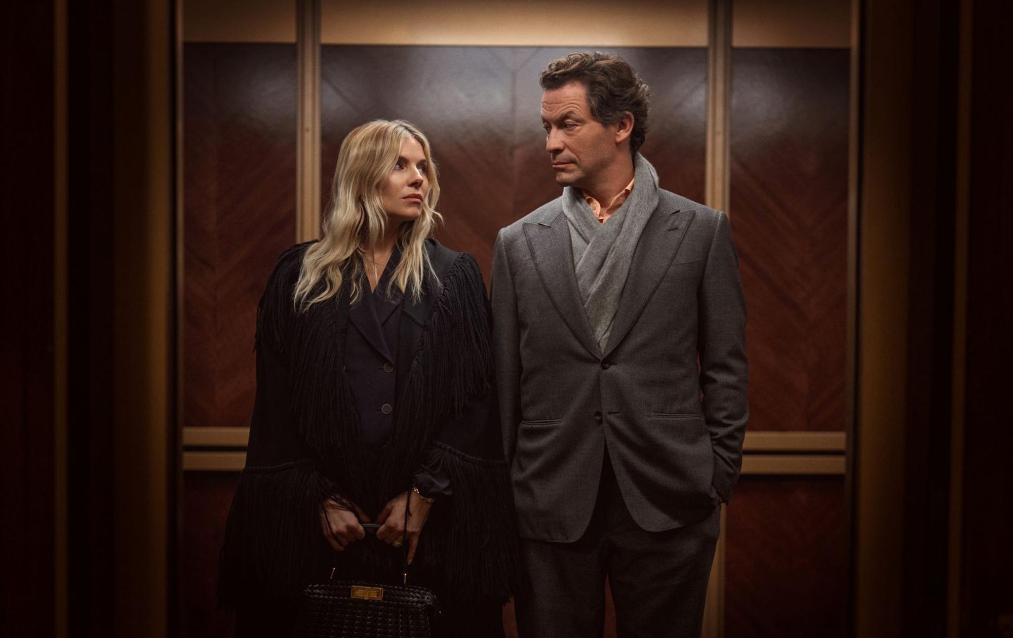 Filmstar Carla Duval (Sienna Miller) und Tech-Unternehmer Morgan Henderson (Dominic West) haben sich nichts mehr zu sagen. (Bild: Sky/ HBO/ New Pictures)