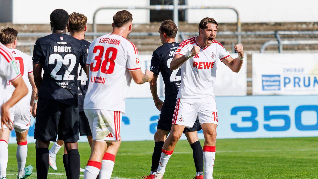 Imad Rondic (1. FC Köln) freut sich am Samstag, 3. Oktober 2026) über das 2:2 von Kollege Marius Bülter bei Viktoria Köln.
