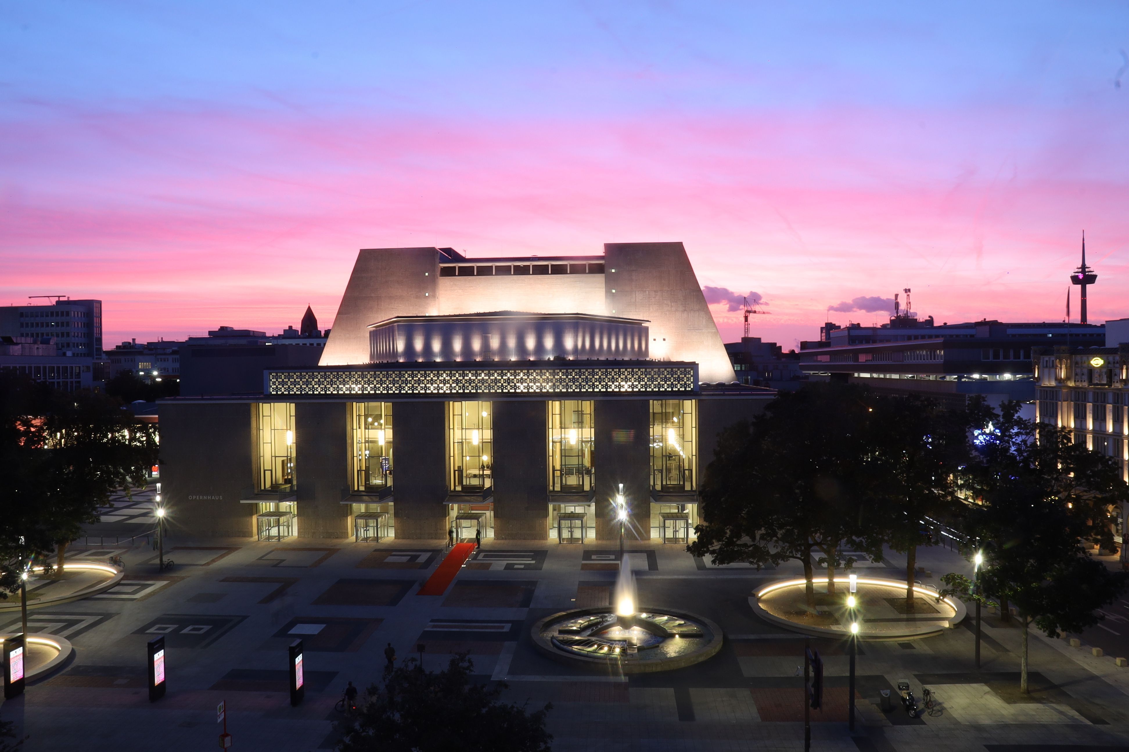 Die neu eröffnete Kölner Oper am Offenbachplatz