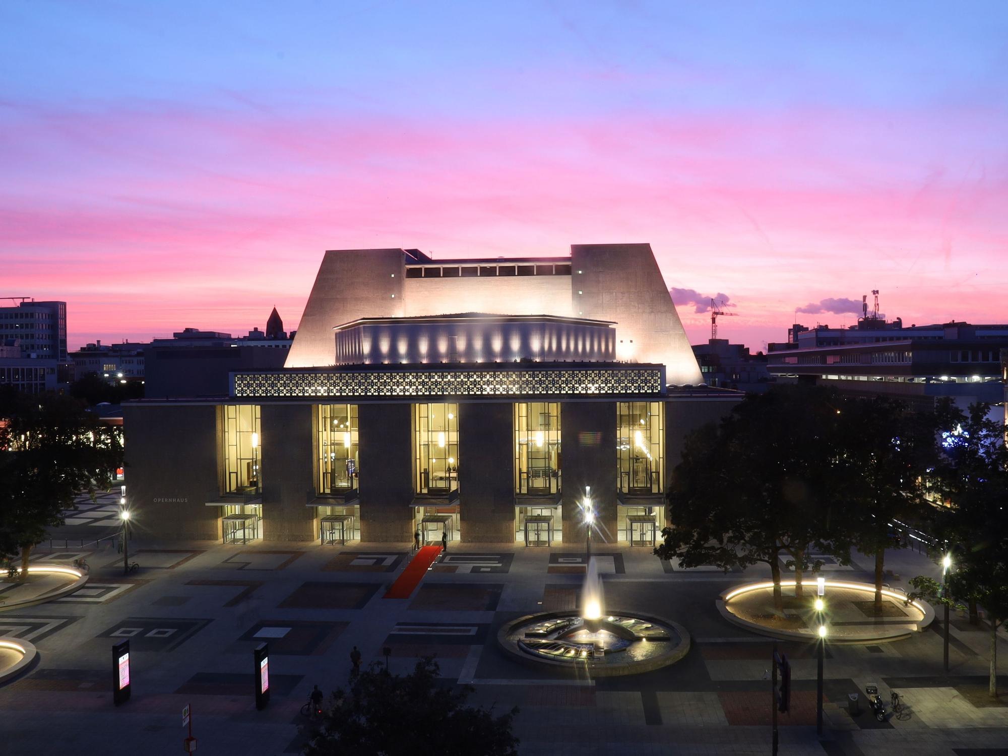 Die neu eröffnete Kölner Oper am Offenbachplatz