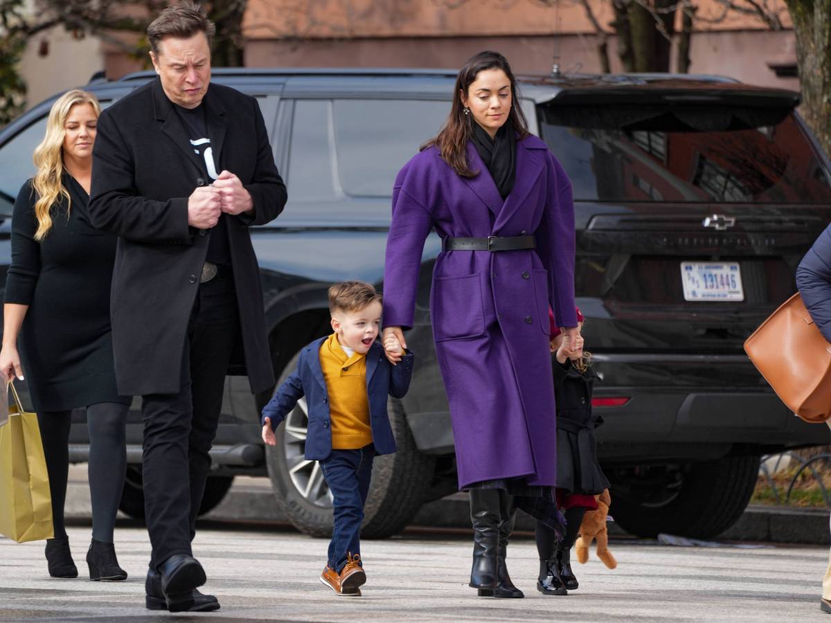 Elon Musk im Februar 2025 mit Shivon Zilis und den gemeinsamen Kindern Strider und Azure