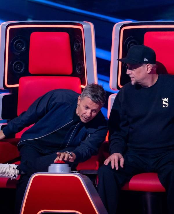 Bei Marvin Hollederer mussten Michi Beck (links) und Smudo (rechts) ganz genau hinhören. (Bild: Joyn / Claudius Pflug)
