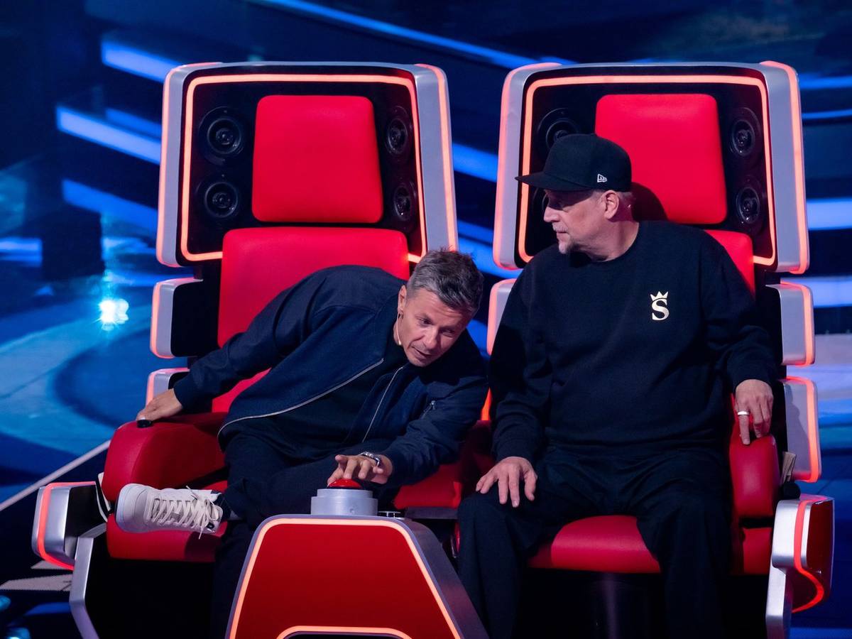 Bei Marvin Hollederer mussten Michi Beck (links) und Smudo (rechts) ganz genau hinhören. (Bild: Joyn / Claudius Pflug)