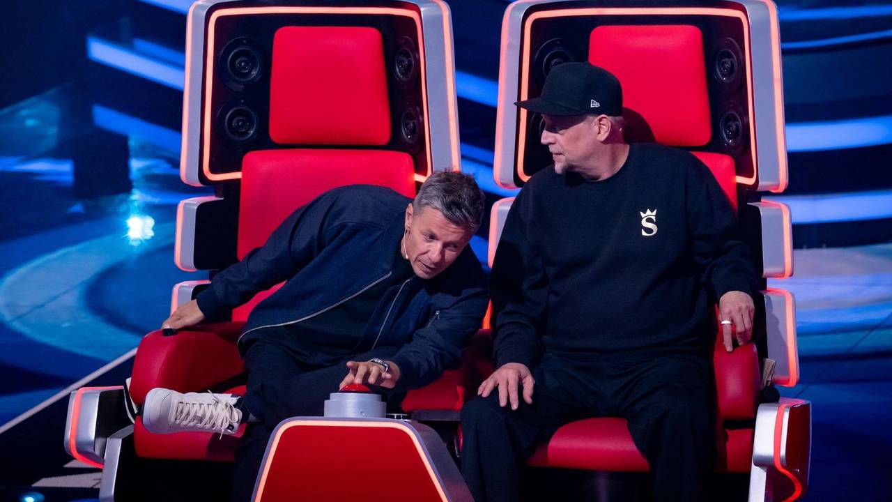 Bei Marvin Hollederer mussten Michi Beck (links) und Smudo (rechts) ganz genau hinhören. (Bild: Joyn / Claudius Pflug)
