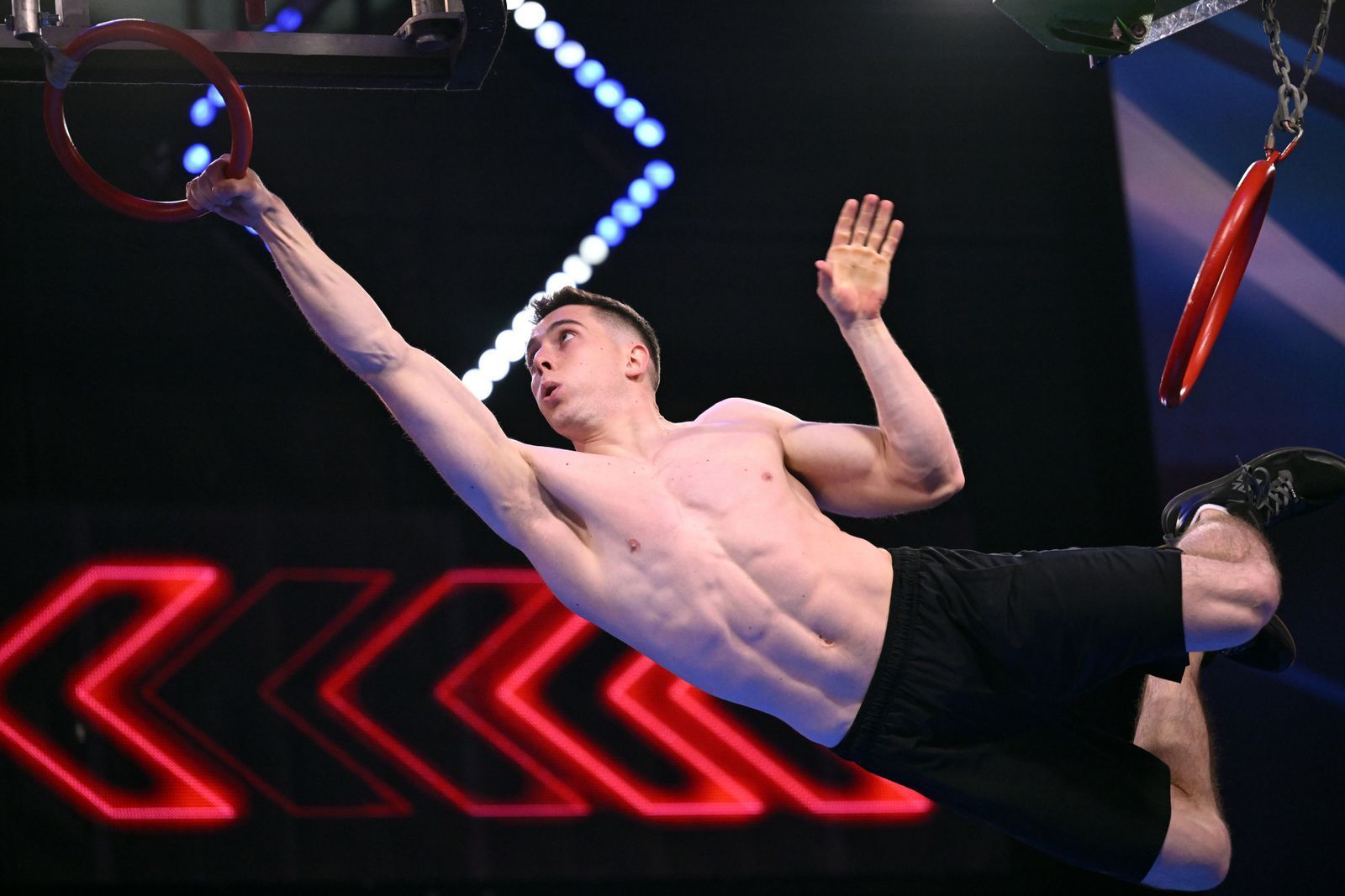 Power-Max: Paul Stöckel bezwang als einziger Ninja die Mega-Wall und wurde mit einer Prämie von 5.000 Euro belohnt. (Bild: RTL/Markus Hertrich)