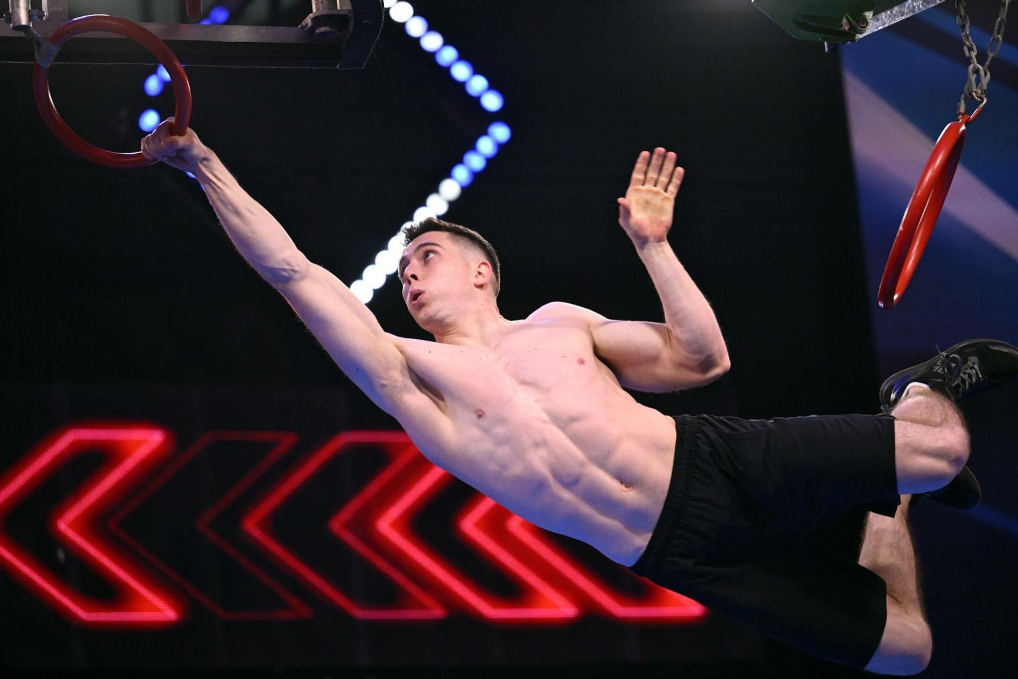Power-Max: Paul Stöckel bezwang als einziger Ninja die Mega-Wall und wurde mit einer Prämie von 5.000 Euro belohnt. (Bild: RTL/Markus Hertrich)