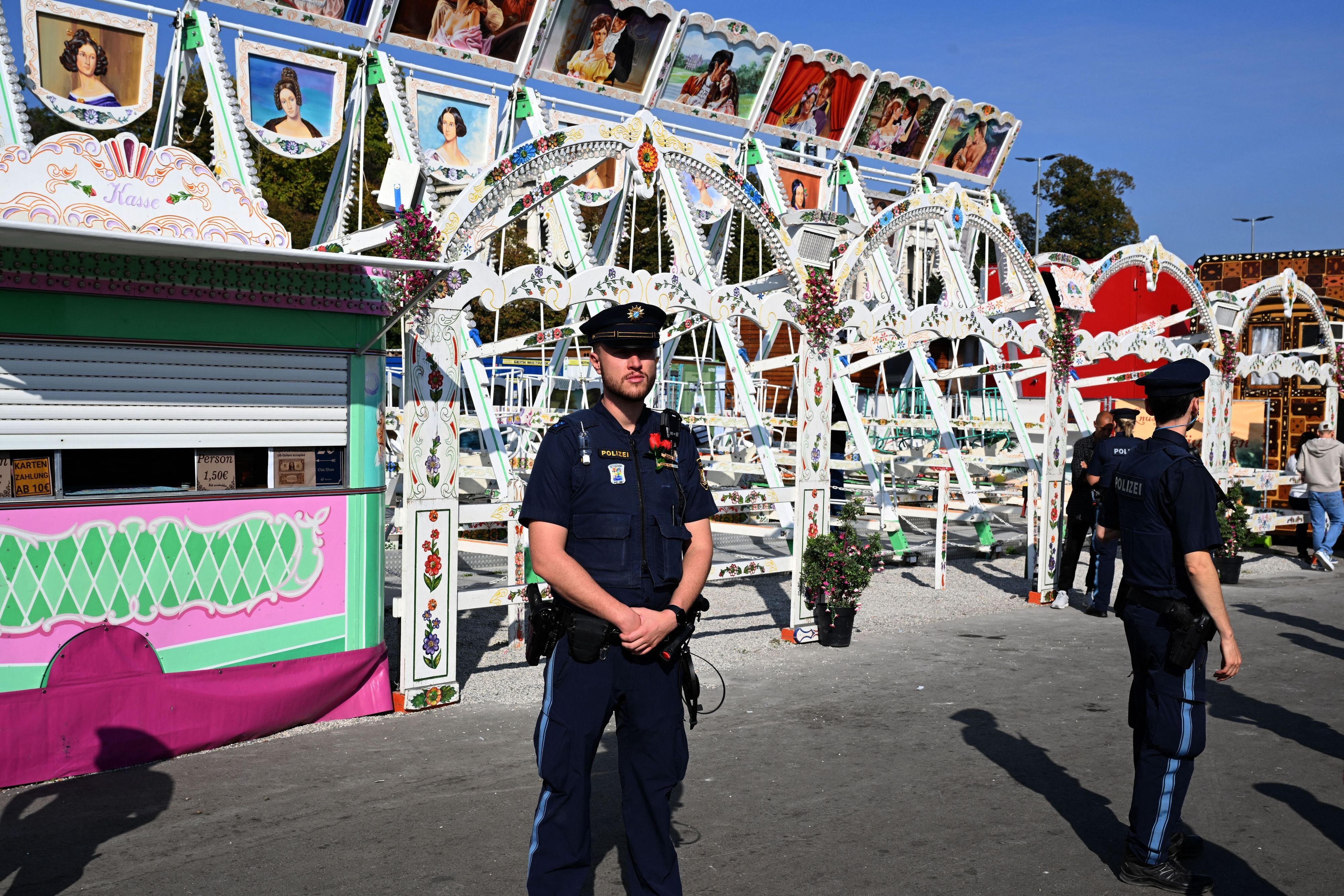 Der Betrieb der Schiffsschaukel auf dem Münchner Oktoberfest wurde nach einem Unfall gestoppt.