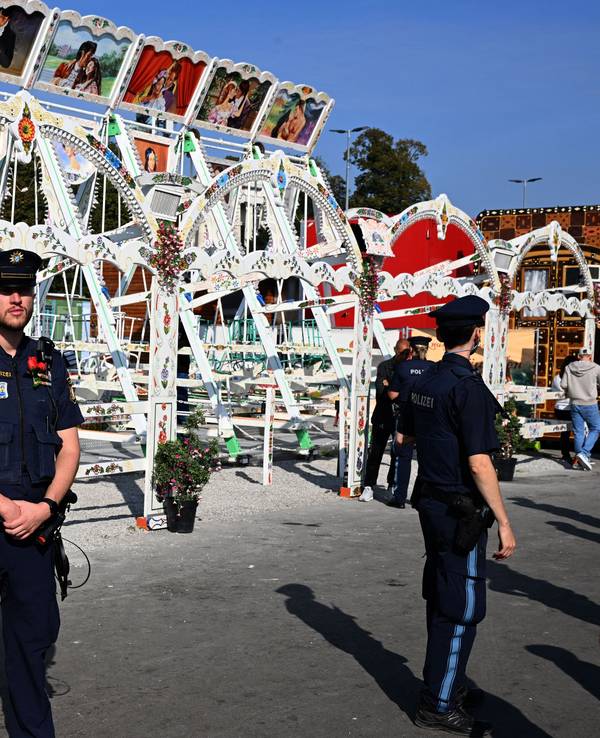 Der Betrieb der Schiffsschaukel auf dem Münchner Oktoberfest wurde nach einem Unfall gestoppt.