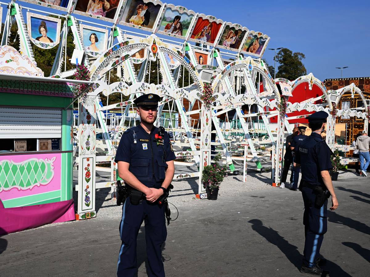 Der Betrieb der Schiffsschaukel auf dem Münchner Oktoberfest wurde nach einem Unfall gestoppt.