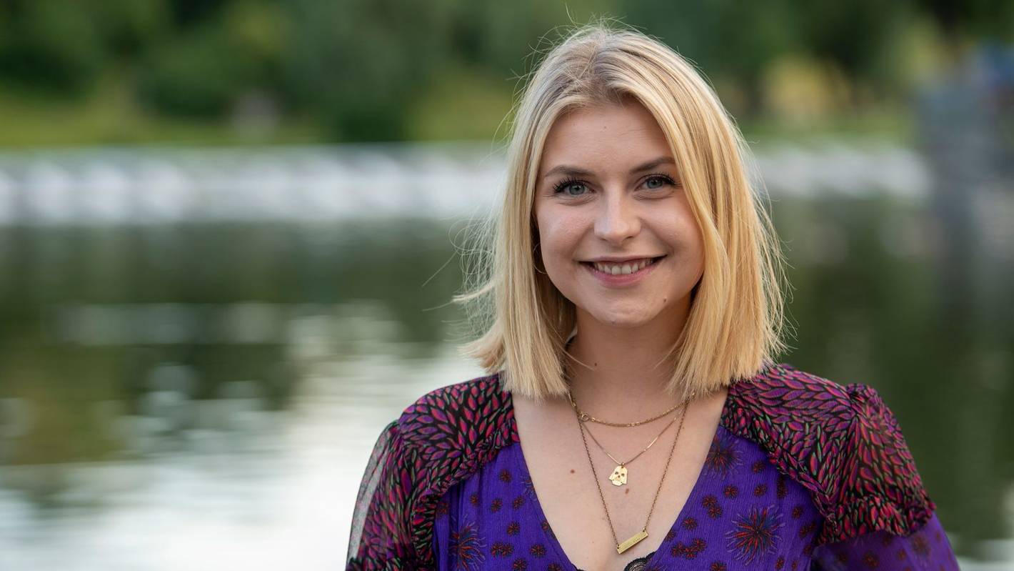 Sarah Thonig übernimmt im November das Polizeisekretariat der „Rosenheim-Cops“. Im Interview spricht die 34-Jährige über die Beförderung der von ihr gespielten Figur Christin Lange. (Bild: 2021 Getty Images/Hannes Magerstaedt)
