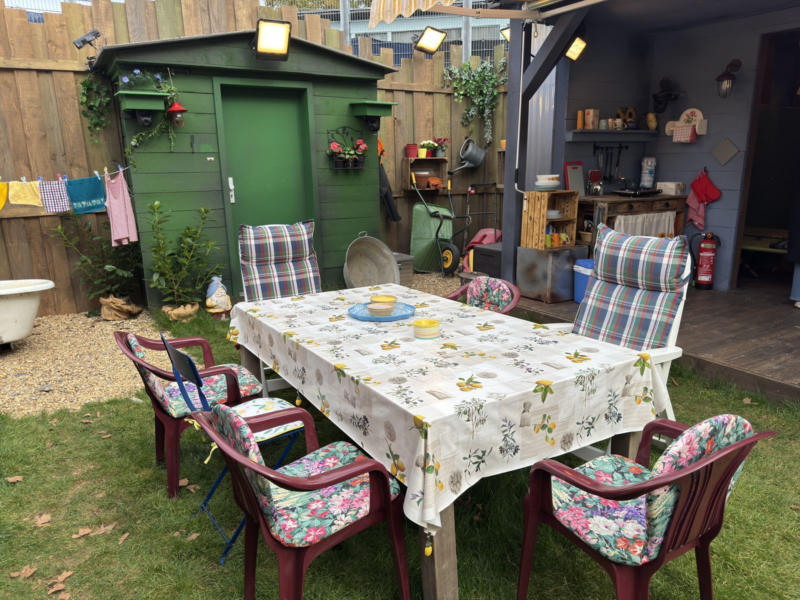 Für die Promis von „Promi Big Brother“ geht es dieses Jahr in den „Garten“. (Bild: teleschau)