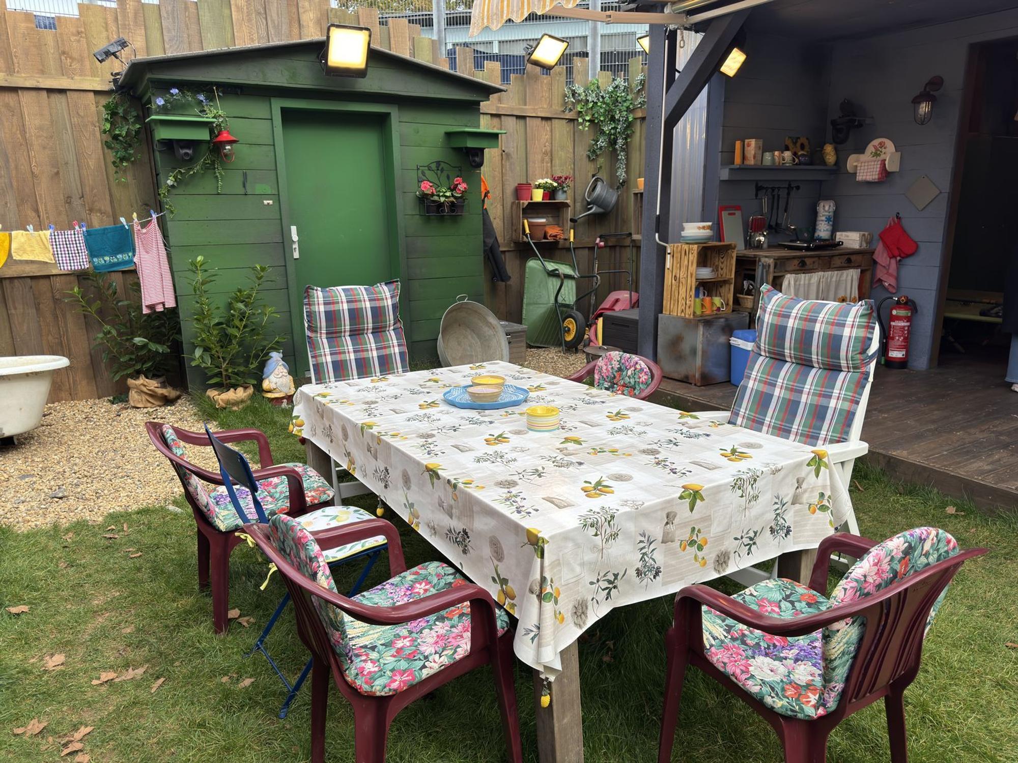 Für die Promis von „Promi Big Brother“ geht es dieses Jahr in den „Garten“. (Bild: teleschau)