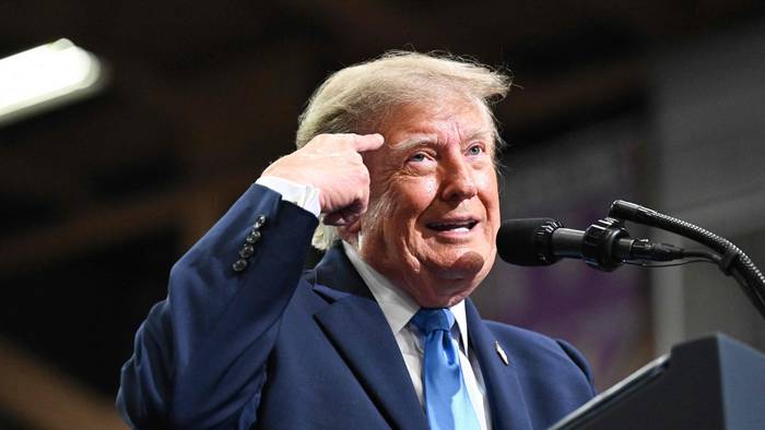 Präsident Trump bei einer Wahlkampfveranstaltung in Ohio am 3. Oktober: Trump sprach unerwartet offen über seine Medikamente.