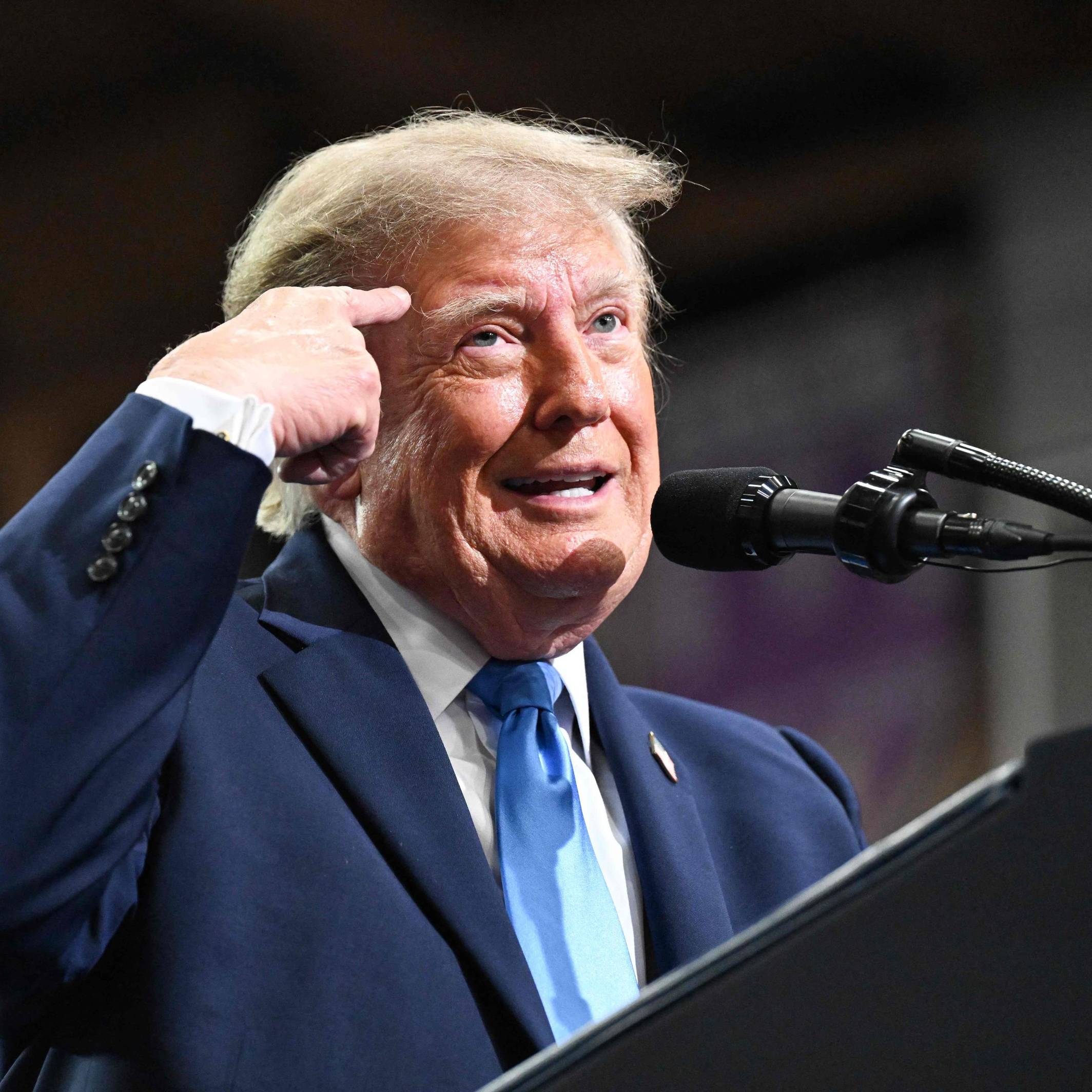 Präsident Trump bei einer Wahlkampfveranstaltung in Ohio am 3. Oktober: Trump sprach unerwartet offen über seine Medikamente.
