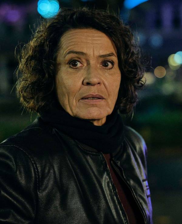 Ist die Polizei hier am Ende? Lena Odenthal (Ulrike Folkerts) macht sich so ihre Gedanken, was man im Problemviertel ihrer Stadt Ludwigshafen als staatliche Autorität noch bewirken kann. (Bild: SWR / Benoît Linder)
