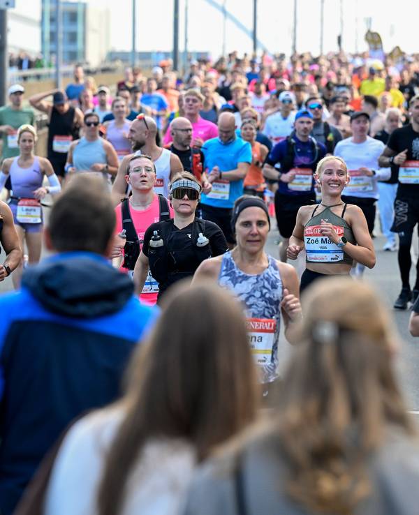 Mehr als 41.000 Läuferinnen und Läufer nahmen am Köln-Marathon teil.