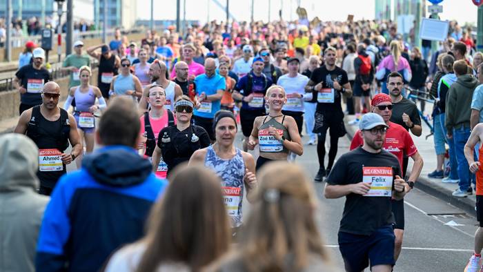 Mehr als 41.000 Läuferinnen und Läufer nahmen am Köln-Marathon teil.