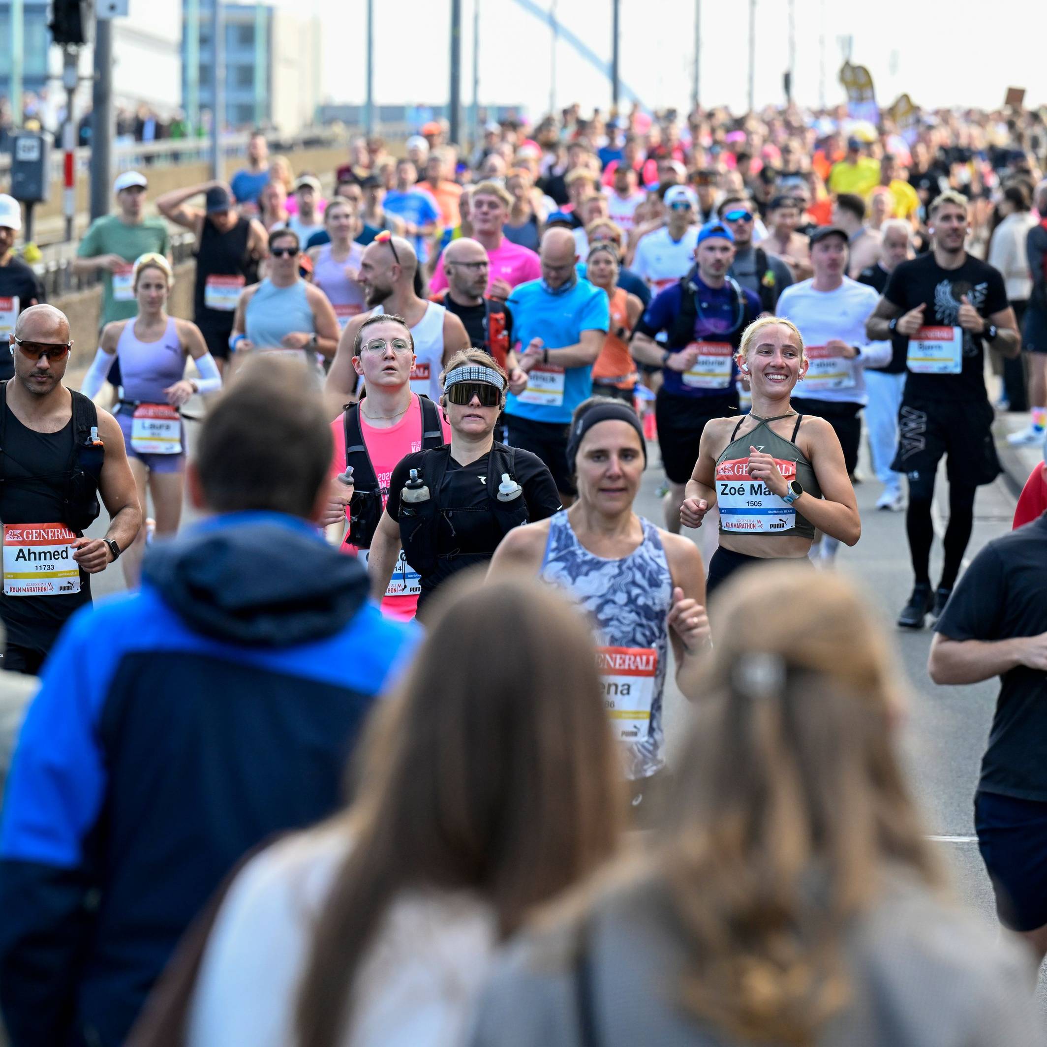 Mehr als 41.000 Läuferinnen und Läufer nahmen am Köln-Marathon teil.