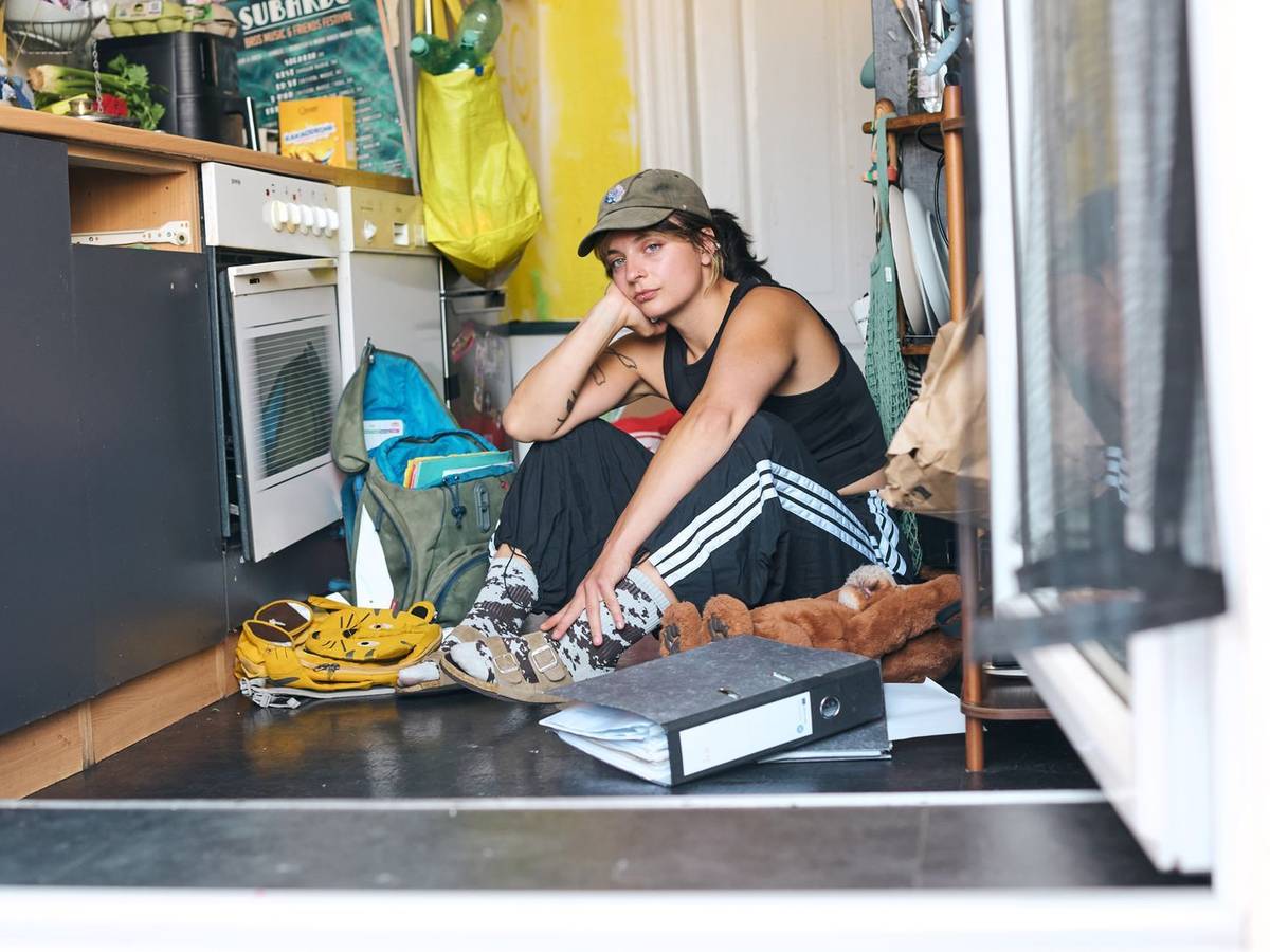 Luisa (31) aus Leipzig muss als alleinerziehende Mutter jeden Monat mit Geldsorgen bestreiten. (Bild: ZDF/ Sarah Storch)