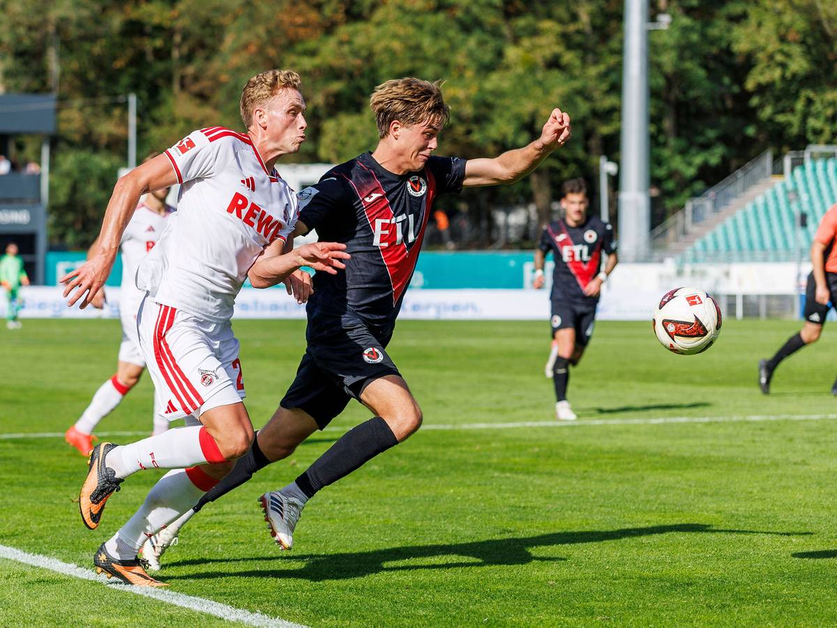Sebastian Sebulonsen im Zweikampf mit Tim Kloss