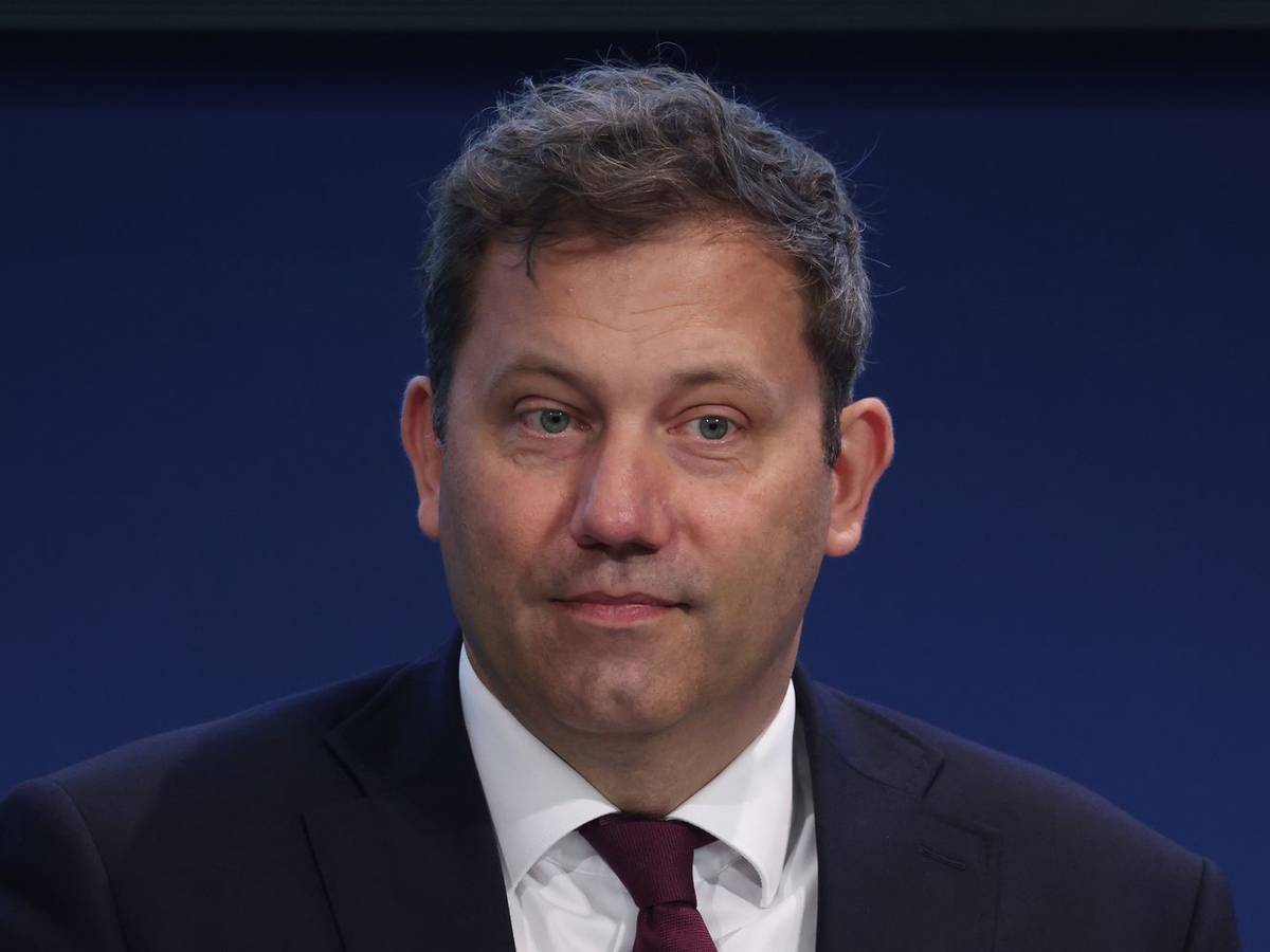 Im Podcast „Wie geht's? Mit Robin Gosens“ hat Lars Klingbeil bemerkenswert offene Einblicke in seine Gefühlswelt gegeben. (Bild: Getty Images / Sean Gallup)