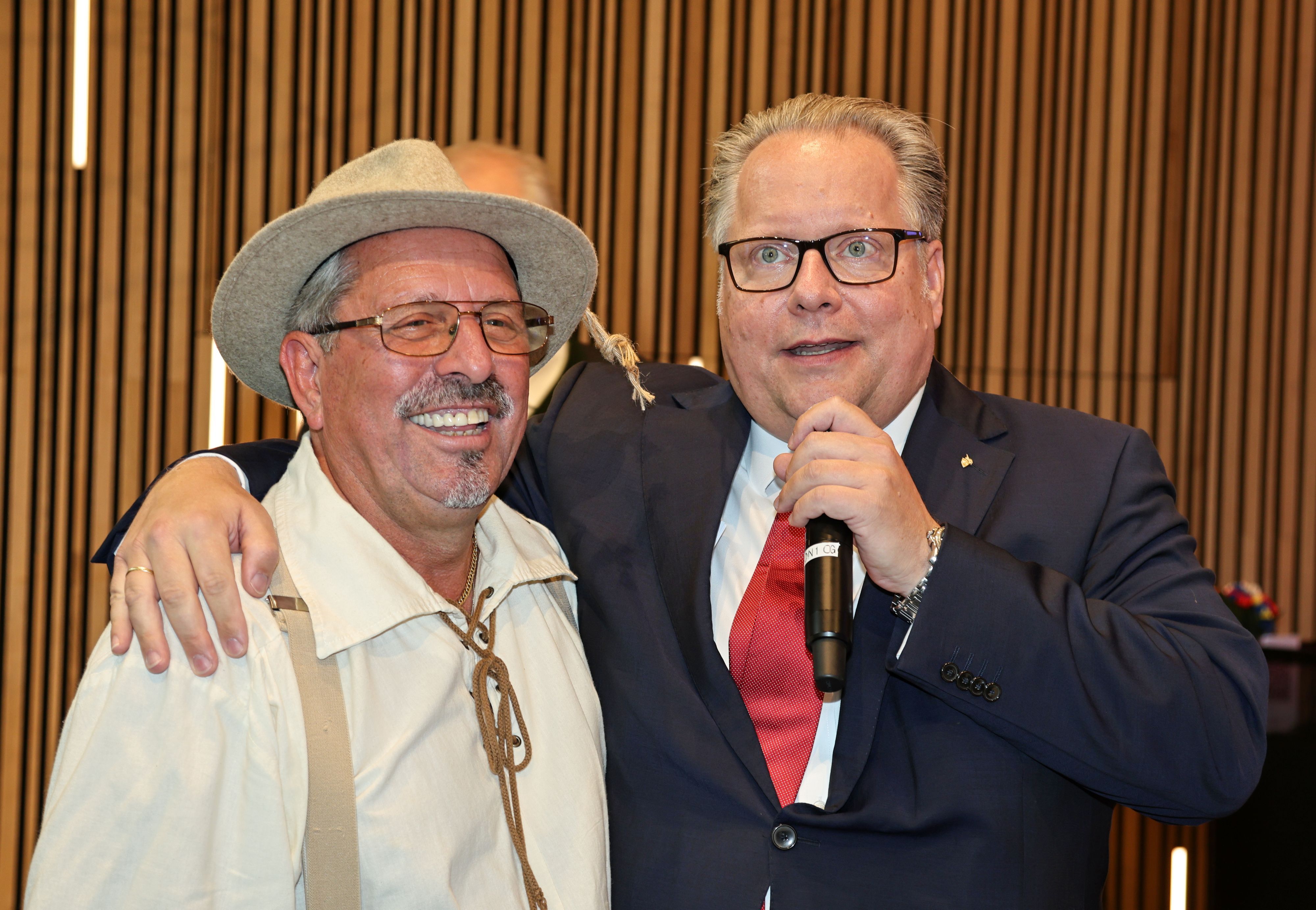 Werner Klupsch und Lutz Schade beim Bauernerntedankfest.