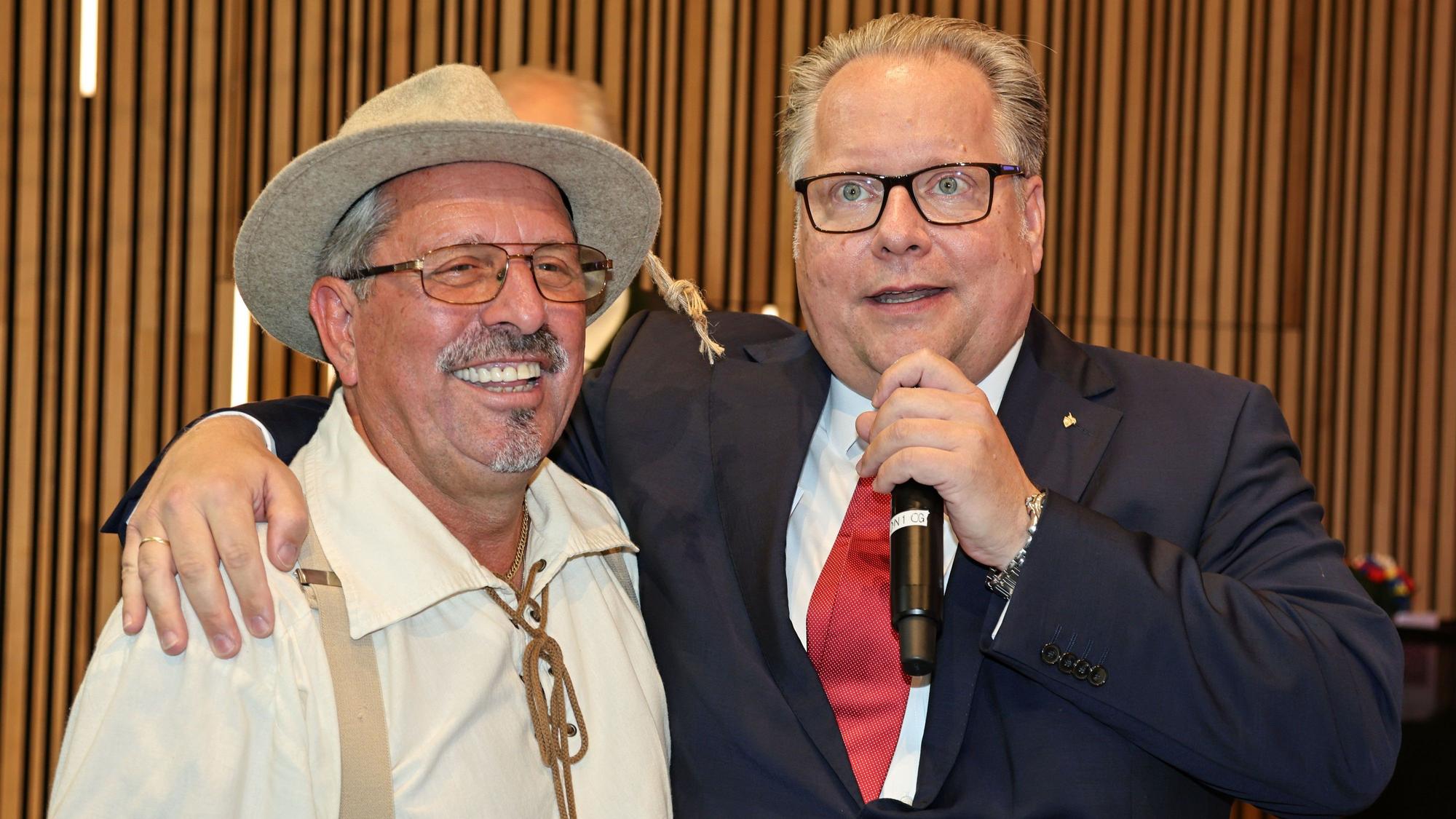 Werner Klupsch und Lutz Schade beim Bauernerntedankfest.