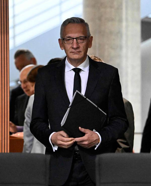 BND-Chef Martin Jäger vor seiner öffentlichen Anhörung vor dem Parlamentarischen Kontrollgremium am Montag (5. Oktober).