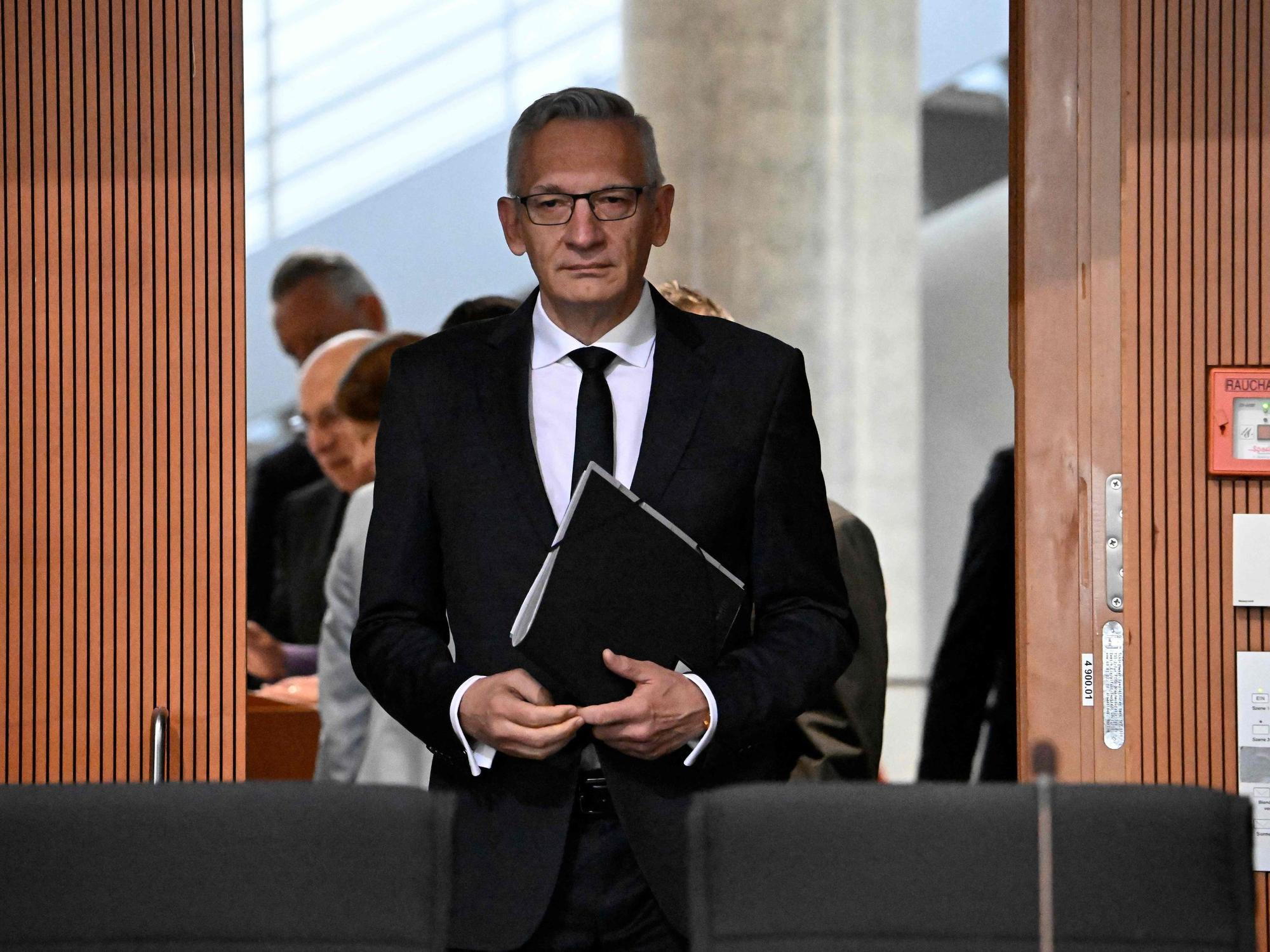 BND-Chef Martin Jäger vor seiner öffentlichen Anhörung vor dem Parlamentarischen Kontrollgremium am Montag (5. Oktober).