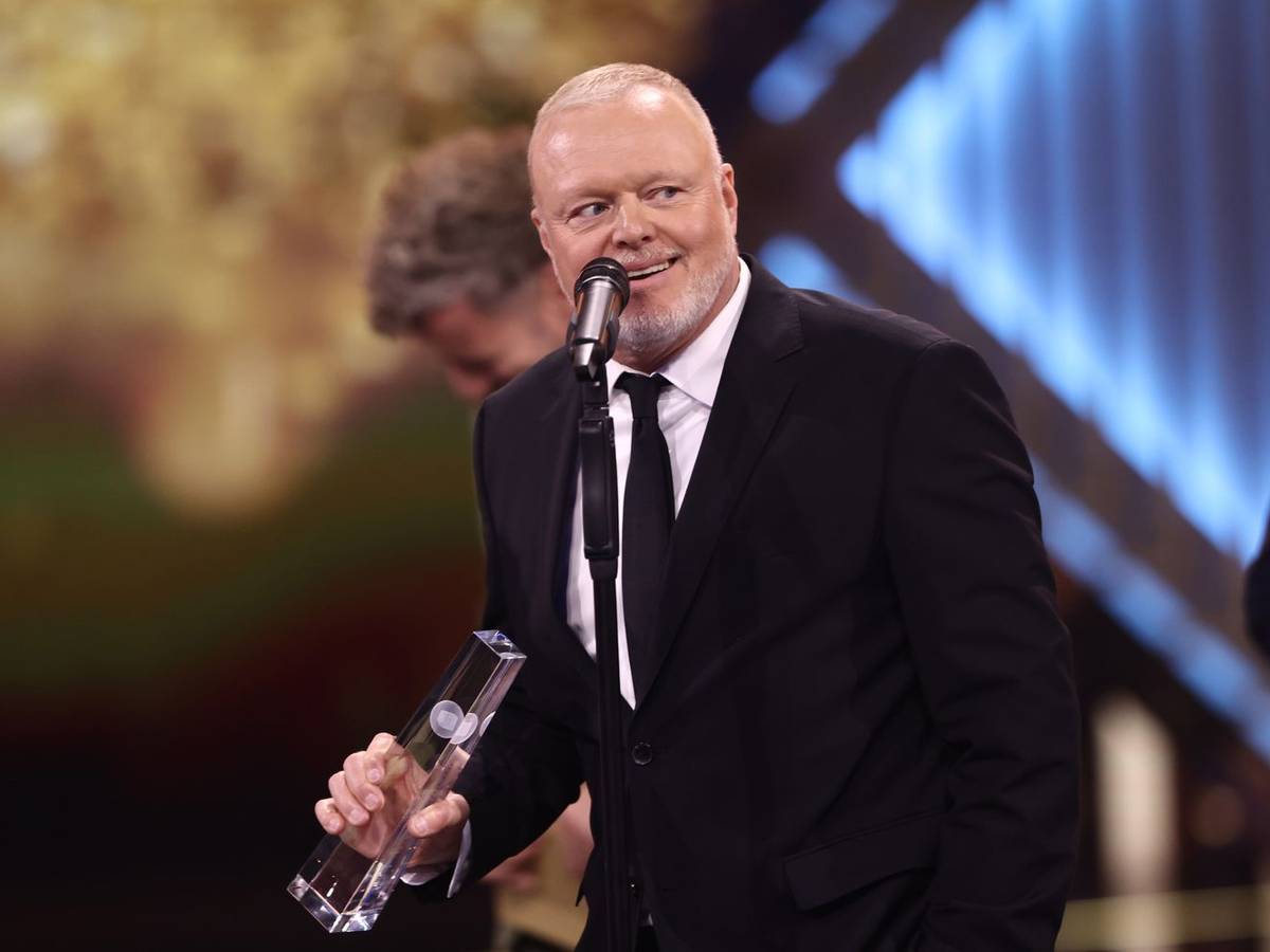 Zuletzt durfte sich Stefan Raab über den Deutschen Fernsehpreis für „Wer weiß wann was war?“ freuen. (Bild: 2026 Getty Images/Joshua Sammer)