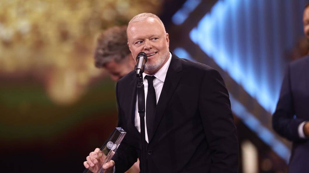 Zuletzt durfte sich Stefan Raab über den Deutschen Fernsehpreis für „Wer weiß wann was war?“ freuen. (Bild: 2026 Getty Images/Joshua Sammer)