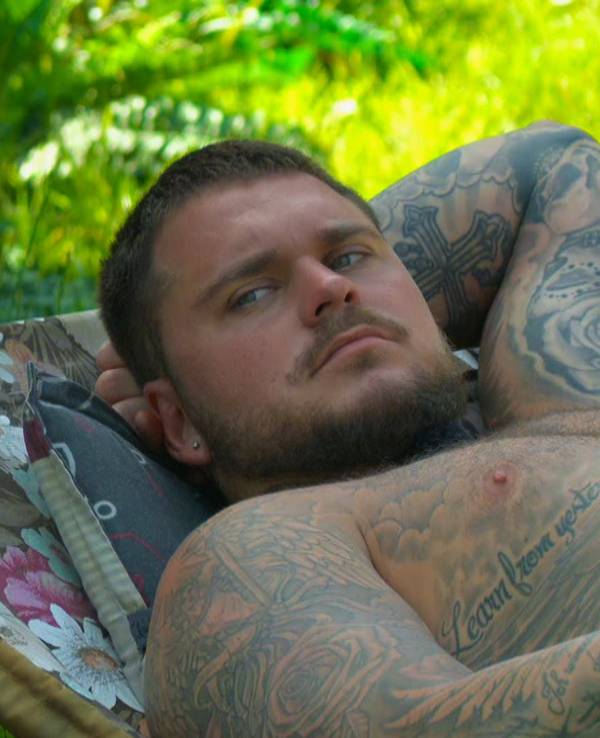 Nico
Legat im „Sommerhaus der Stars“
