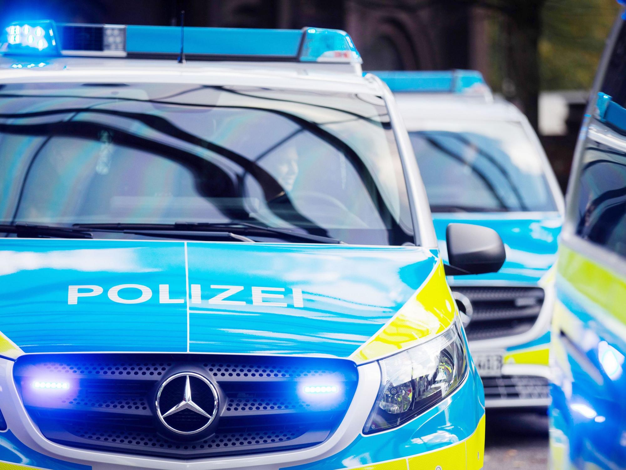 Streifenwagen der Polizei im Einsatz
